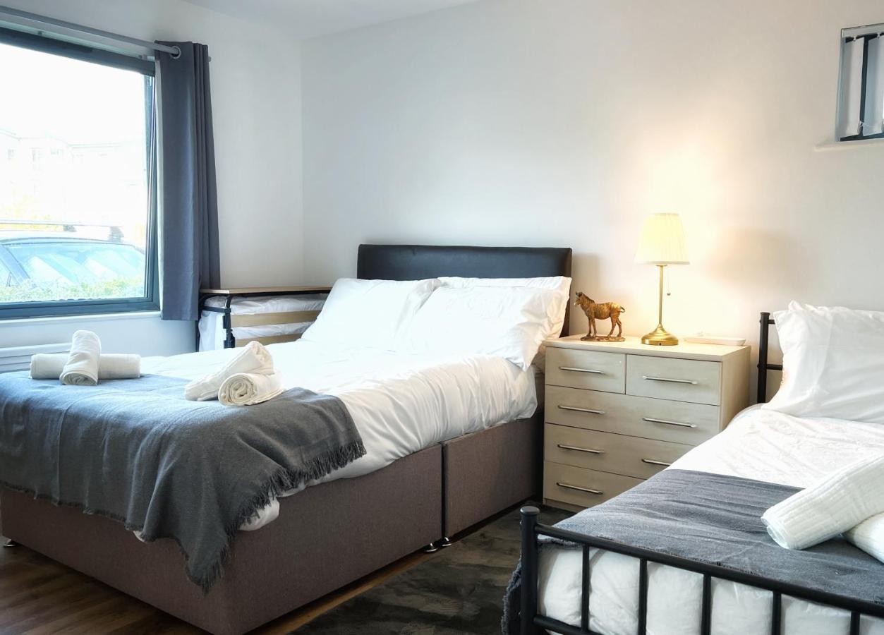스완지 Retro Seaside Apt With Patio 아파트 외부 사진