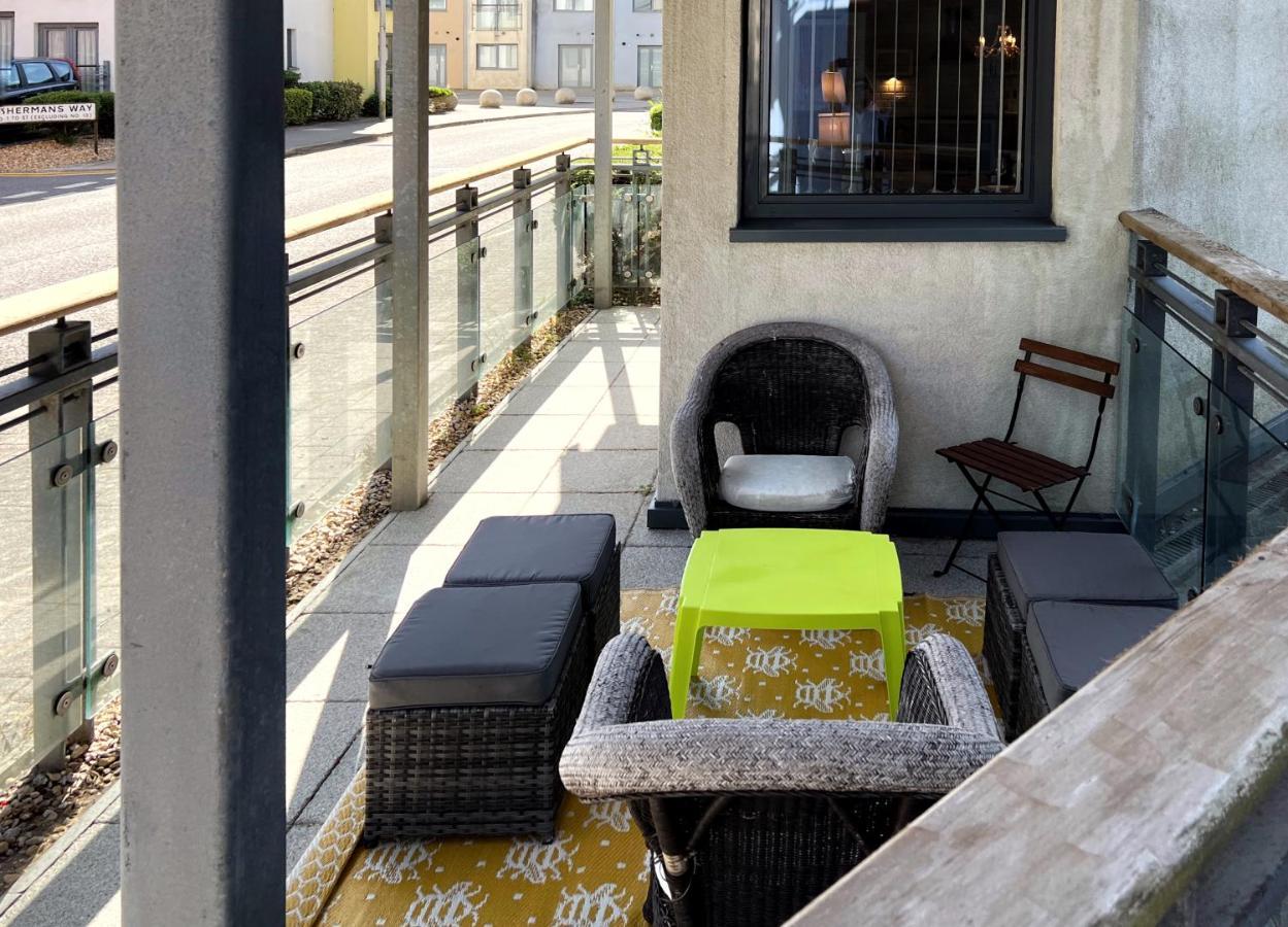 스완지 Retro Seaside Apt With Patio 아파트 외부 사진