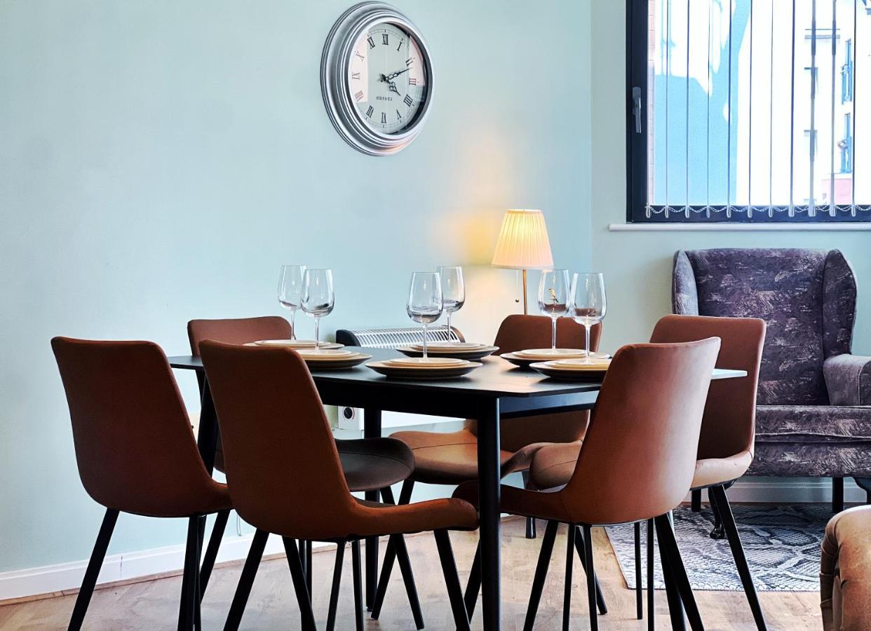스완지 Retro Seaside Apt With Patio 아파트 외부 사진