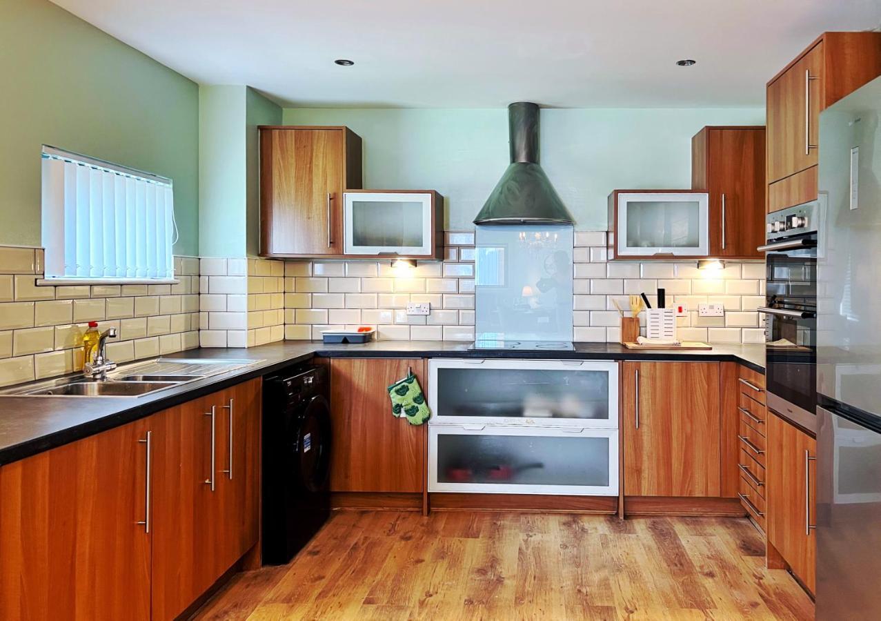 스완지 Retro Seaside Apt With Patio 아파트 외부 사진